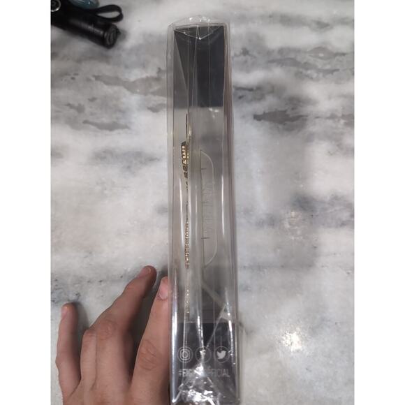 FigPin XL Dragon Ball Z Super Saiyan Goku Gold, #X3 Funimation Exclusive, Sealed - Picture 2 of 5